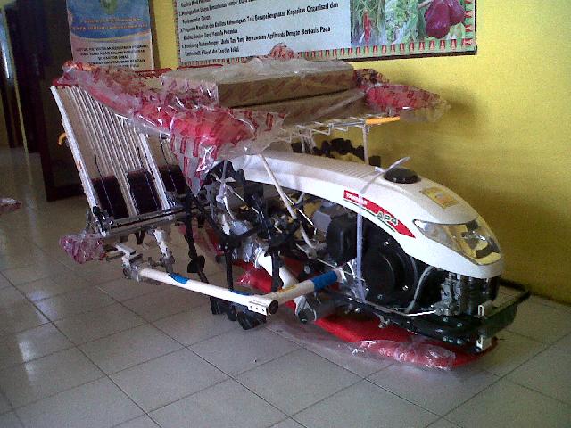 Distan TPH Inhu Dapat Tambahan 10 Unit Mesin Tanam