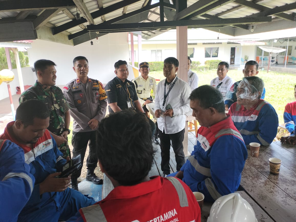 Polsek Bukit Batu Aktif Menyuarakan Pilkada Damai 2024 di PT Pertamina RU II Sei Pakning
