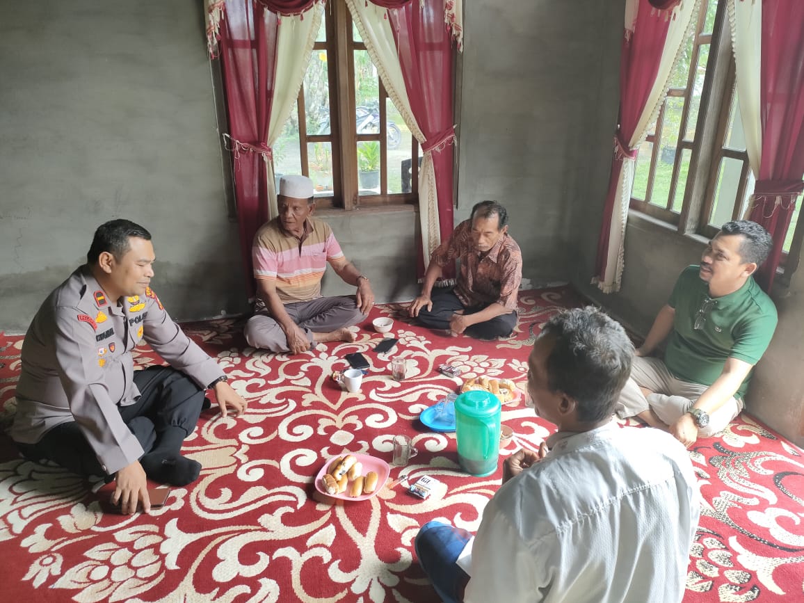 Kapolsek Sabak Auh Jalin Silaturahmi dengan Ketua MUI untuk Wujudkan Pilkada Damai 2024