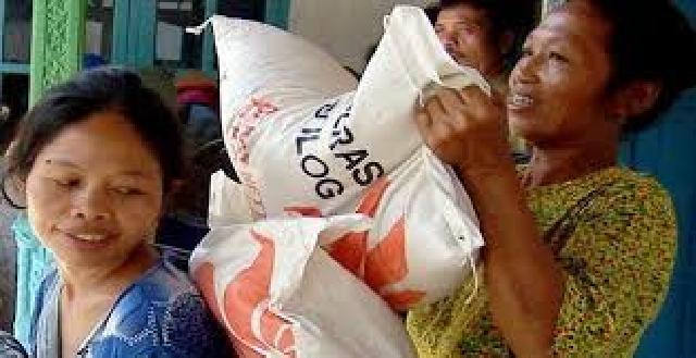 Warga Miskin di Bangko Permata Kesal Harus Bayar Ongkir Raskin