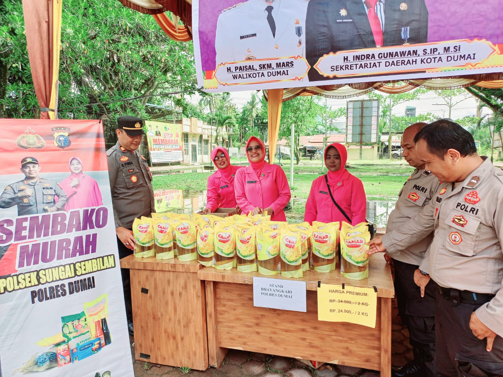 Gelar Pasar Murah, Cara Kapolsek Sungai Sembulan Sampaikan Pesan Pemilu Damai