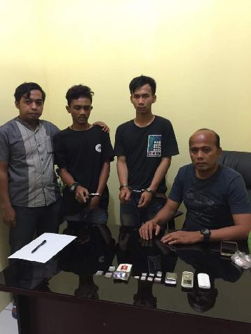 Ngaku Usai Nyabu, 2 Pemuda Selatpanjang Bersama 10 Paket Narkoba Di Gari Polisi