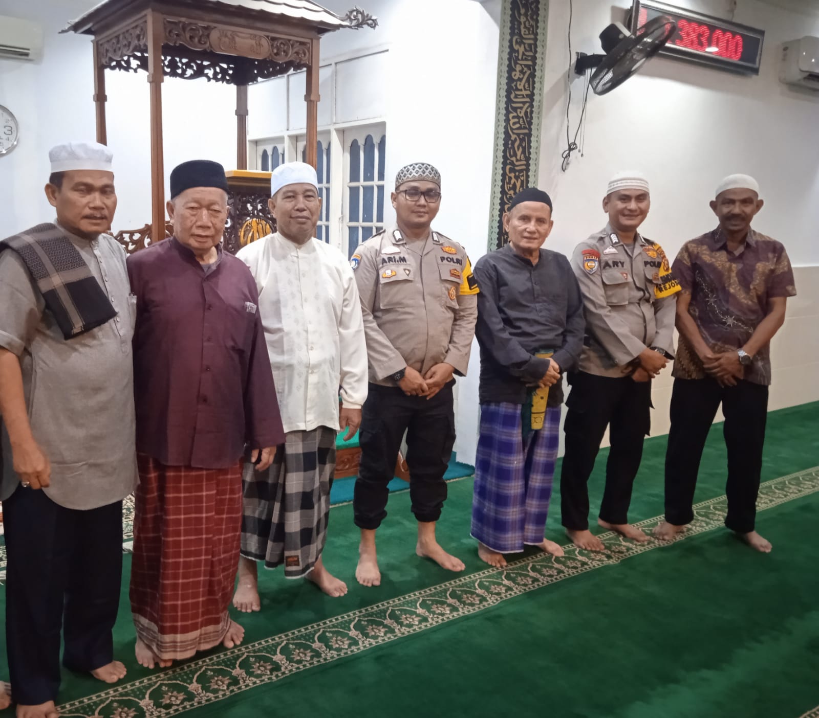 Polsek Tenayan Raya ke Masjid Al Muttaqin untuk Cooling System Pemilu Damai 2024