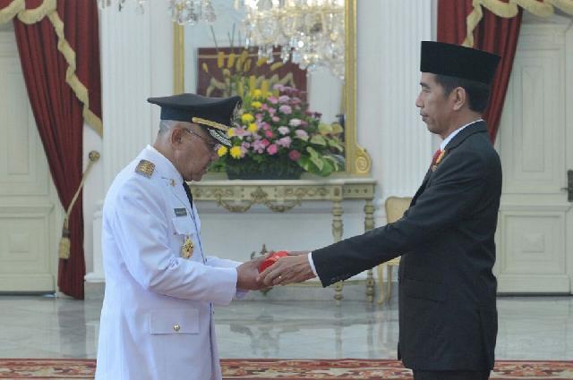 Presiden Ingatkan Gubernur Jangan Hanya Bekerja di Belakang Meja