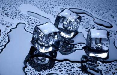 Cuma dengan Es Batu Kecantikan Kamu Bisa Diatasi