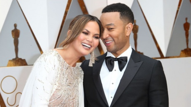 10 Potret Liburan Seru John Legend Sekeluarga di Pulau Dewata