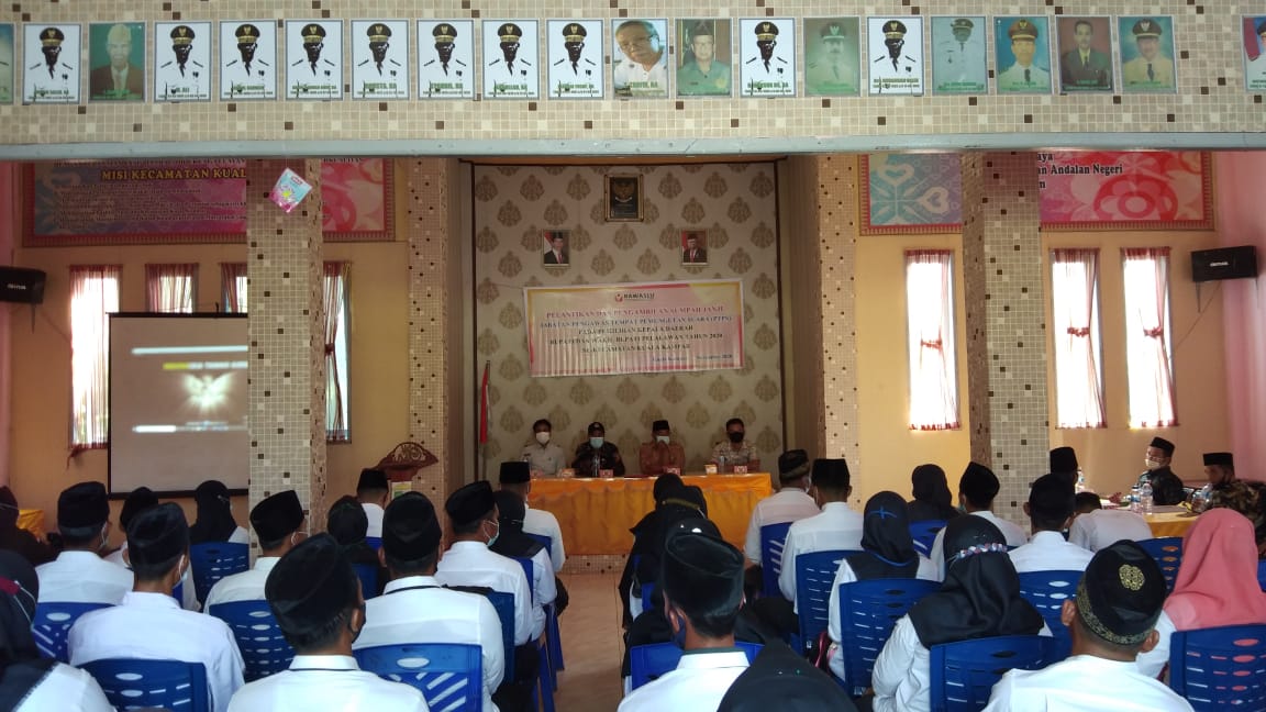 55 Anggota PTPS Dikukuhkan, Polsek Kuala Kampar Awasi Prokes Selama Pelantikan