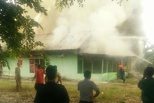 Dua Rumah Dinas Pemko Dumai Ludes Terbakar