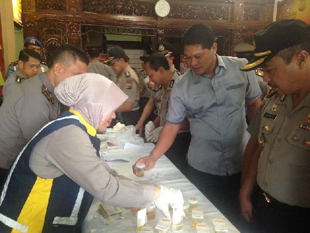 Secara Mendadak Divpropam Mabes Polri Lakukan tes Urine Anggota Polda Riau