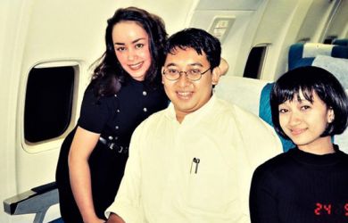 Beredar Foto Lawas Fadli Zon Diapit 2 Artis Cantik