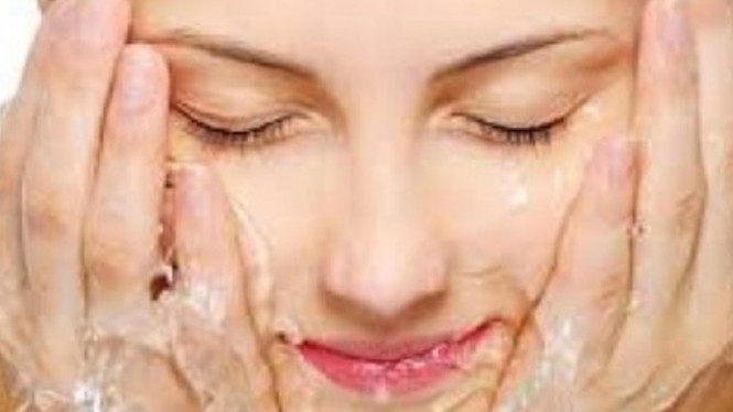 Cara Praktis dan Mudah Hilangkan Komedo dengan Handuk Panas