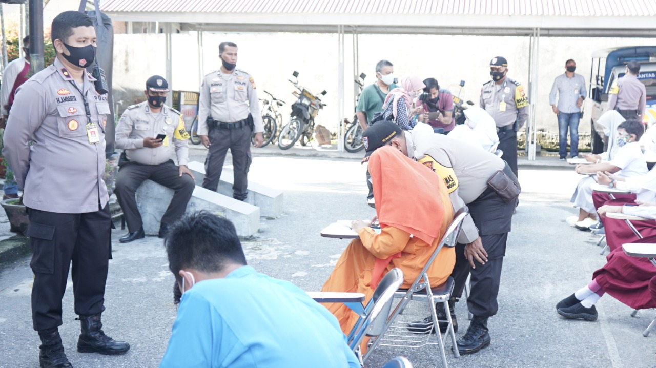 Polsek Tampan Berikan Akses Internet Gratis Bagi Pelajar