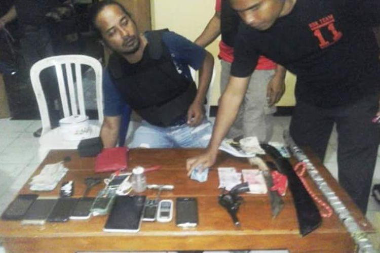 Suami Istri Bandar Sabu Ditangkap Saat Pesta Narkoba