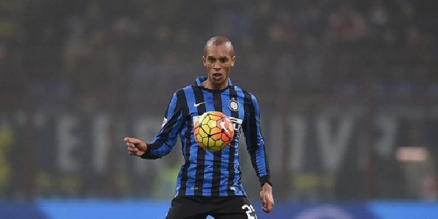 MU minati Joao Miranda