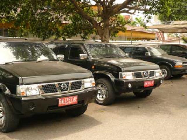 Rusli Zainal Pinjam Seluruh Mobil Dinas Pejabat Pemprov Untuk Tamu PON