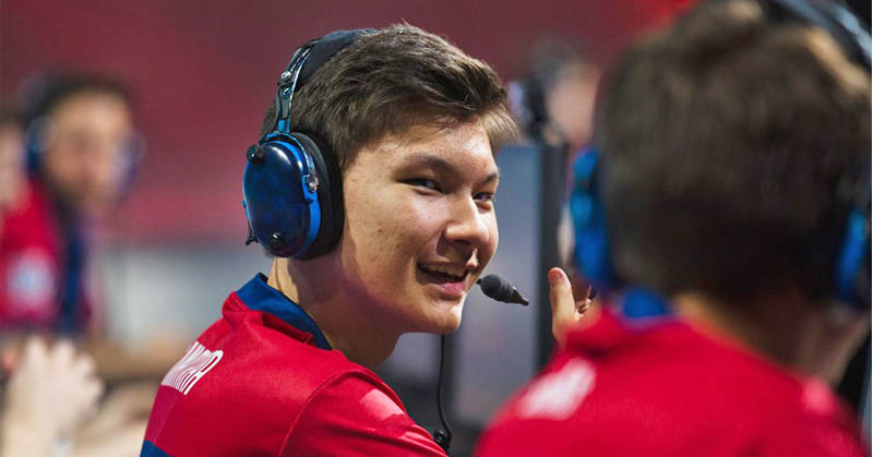 Gokil! Remaja 17 Tahun Ini Digaji Rp2 Miliar Hanya untuk Main Game