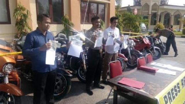 Diduga Palsukan Dokumen, Polres Siak Amankan 12 Moge Harley Davidson dan Ducati