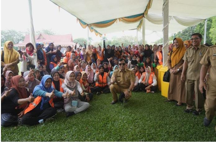 Bupati Suhardiman Ajak Masyarakat Hidup Sehat Melalui Gerakan Kuansing Minim Sampah