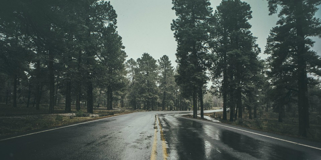 Mengenal Istilah Aquaplaning, Salah Satu Penyebab Kecelakaan Saat Jalan Basah
