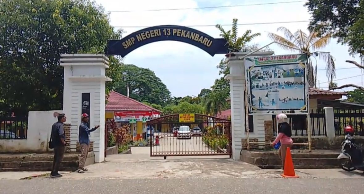Guru SMPN 13 Pekanbaru Diduga Tampar Siswa, Dicopot dari Tugas Mengajar