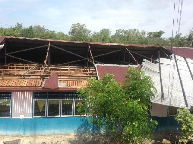 Diterjang Puting Beliung, Dua Sekolah di Meranti Rusak Parah