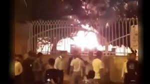 Iran Kacau, Warga Bakar Klinik yang Rawat Pasien Corona