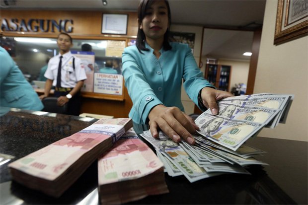 Rupiah Jeblok ke Rp14.042, Rekor Terburuk Sejak Desember 2015