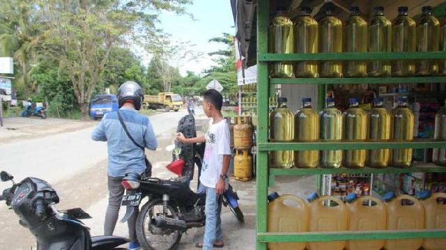 SPBU Kehabisan BBM, Pedagang Minyak Eceran Justru Menjamur di Sekitar SPBU