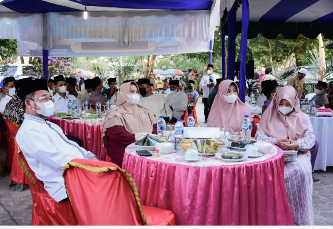 Hari Kedua, Bupati Bengkalis Kasmarni Berbuka Puasa Bersama Masyarakat Desa Meranti 