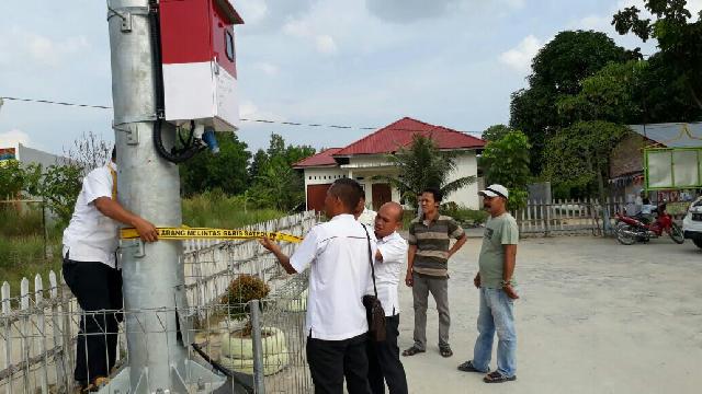 Akhirnya Satpol PP Segel Tower Microcell di Pekarangan SDN 187 Tampan