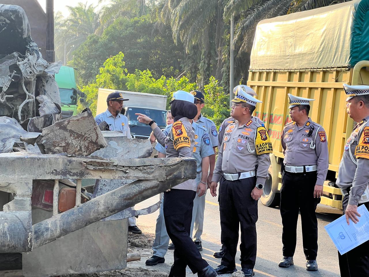 Kecelakaan Beruntun Tewaskan 5 Orang di Pelalawan, Dirlantas Polda Riau Langsung Monitoring ke TKP