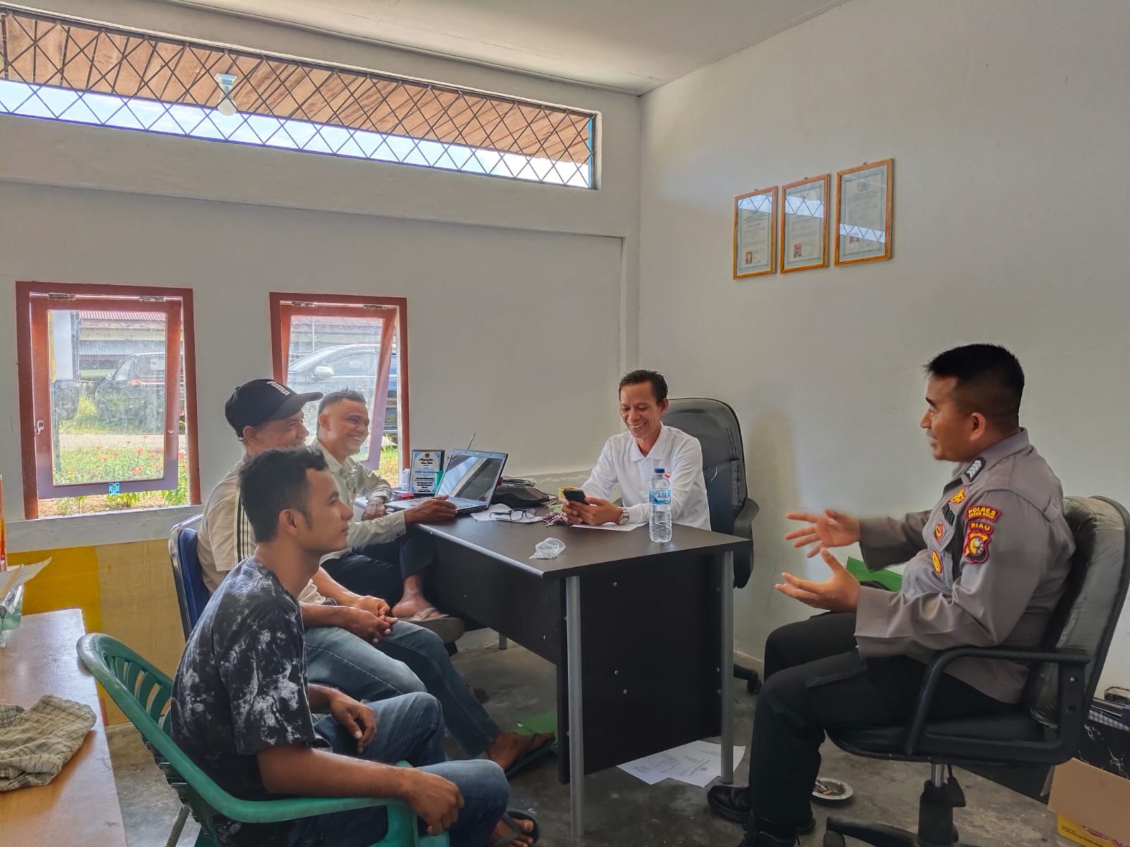 Personil Sat Binmas Polres Rohul Lakukan Preemtif dan Cooling System di Pasar Senin Desa Koto Tinggi