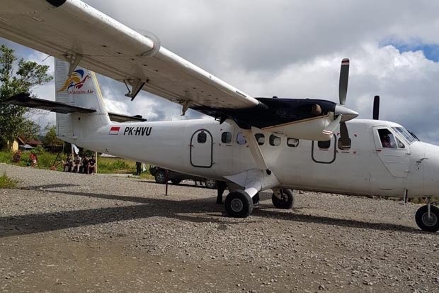 Tentara OPM Tembaki Pesawat Twin Otter saat Landing Co Pilot Terluka