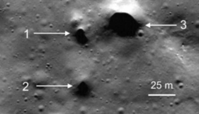 Pintu Masuk Terowongan Terlihat di Permukaan Bulan