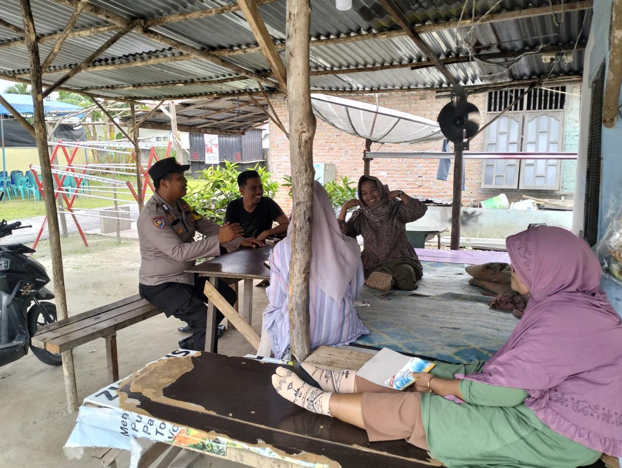 Bhabinkamtibmas Polsek Mandau Ajak Warga Desa Tambusai Batang Dui Wujudkan Pilkada Damai