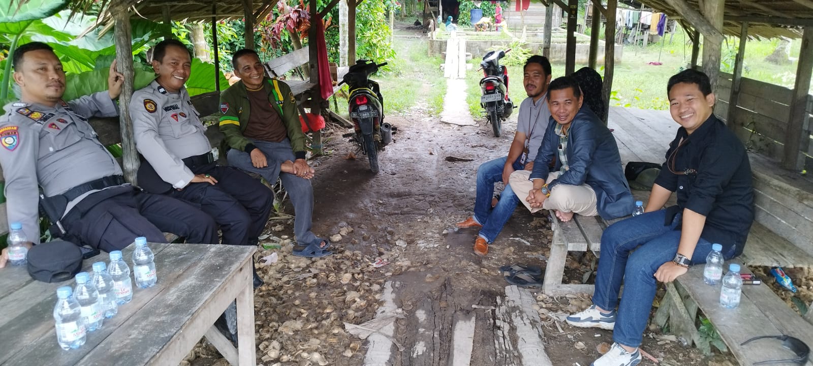 Polsek Tembilahan Sampaikan Pesan Pemilu Damai 2024 di Kelurahan Pekan Arba