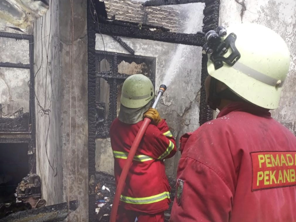 Diduga Berasal dari Dapur, Rumah Bulatan Rata Dilalap Api