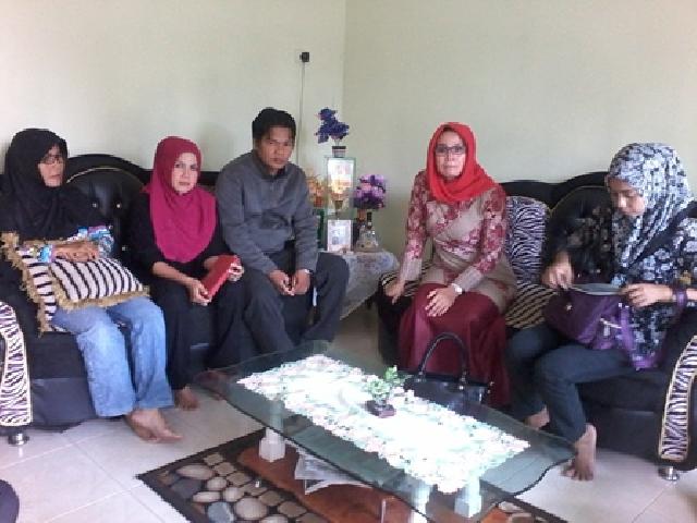 Ade Hartati Kunjungi Siswi yang Dituding Cabe-cabean