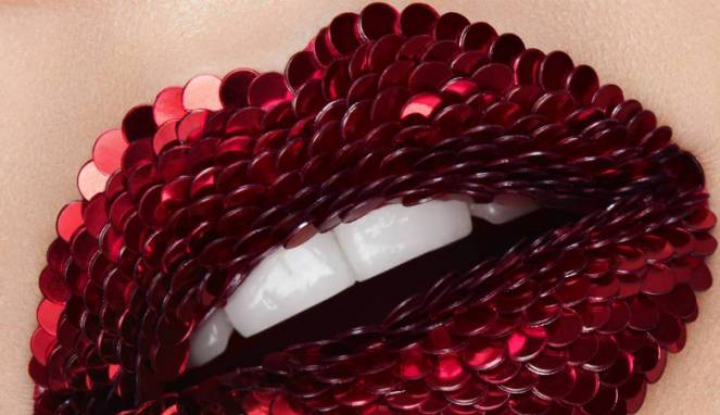 Tren Menghias Bibir dengan Manik-manik, Keren atau Aneh?