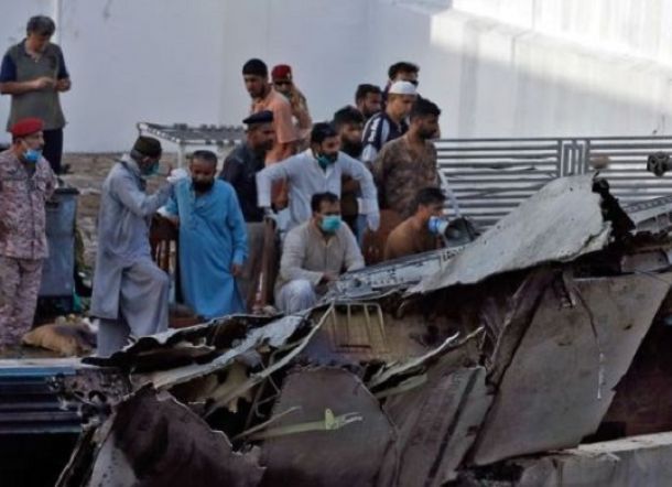 Pilot Asyik Ngobrol Covid-19, Penyebab Kecelakaan Pesawat Pakistan