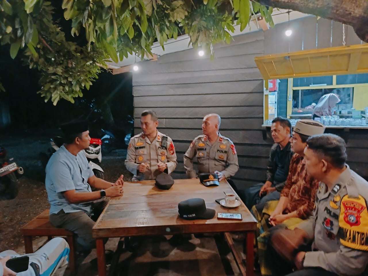 Sambangi Desa Kepenuhan Hulu, Kapolsek Minta Warga Sukseskan Pemilu 2024