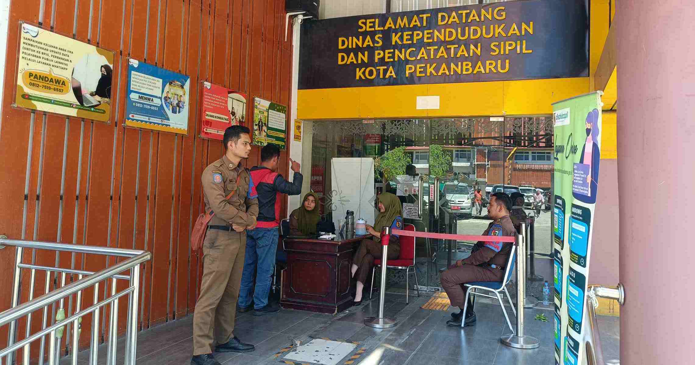 Disdukcapil Pekanbaru Kembali Buka Layanan Cetak KTP, Perekaman Masih Tertunda