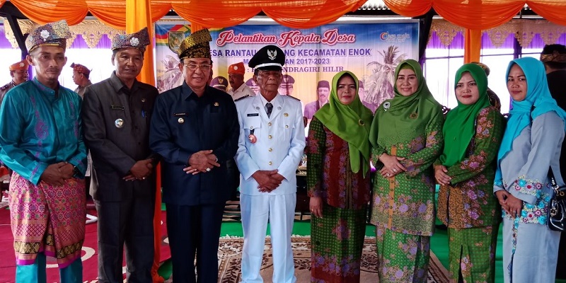 Bupati Inhil Lantik Kades Rantau Panjang, Enok