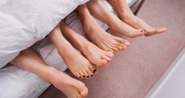 Parah! Suami Jual Istri yang Hiperseks Rp 1 Juta untuk Threesome