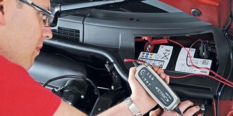 Ini Cara Gampang Cek Aki yang Akan Soak