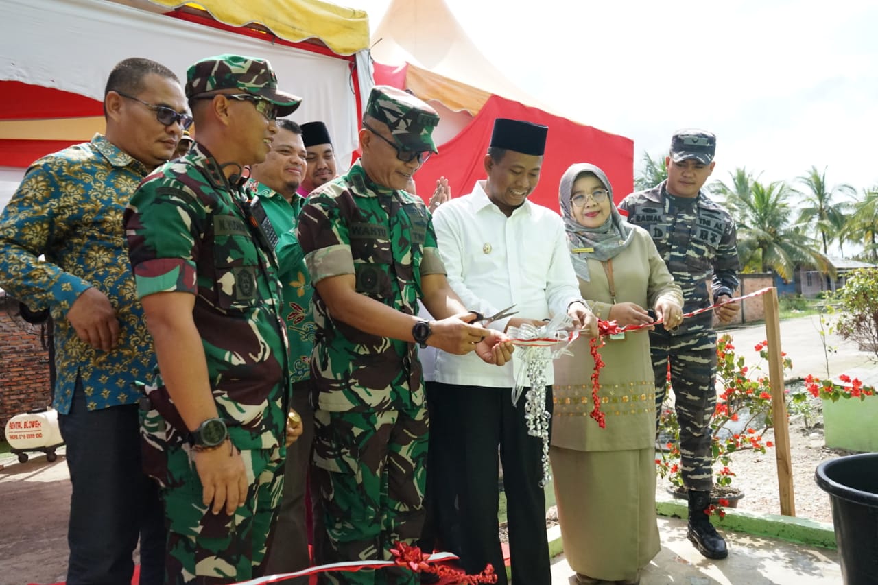 Peresmian Sumur Bor Program TNI Manunggal Air Bersih di Rokan Hilir