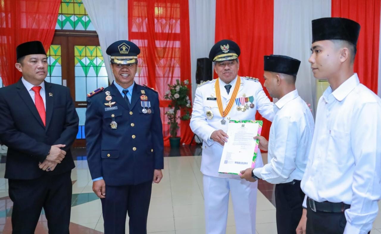Mewakili Kemenkumham, Bupati Alfedri Berikan Remisi Kepada 484 Warga Binaan Siak Pada HUT RI ke 78