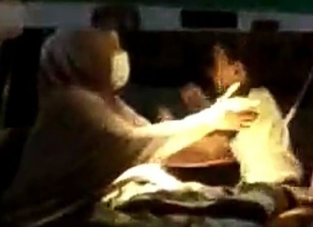 Kisah Ibu dan 2 Anaknya Dalam Ambulans;