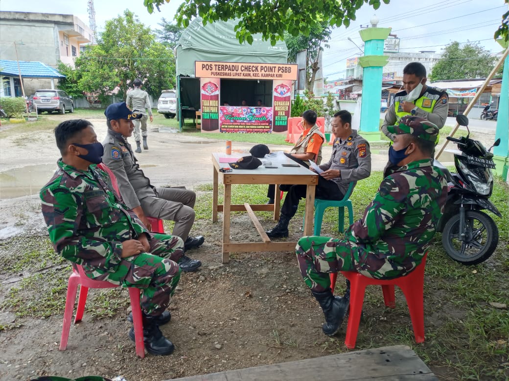 Usai Lebaran, babinsa Koramil 05/Kampar Kiri Tetap Siaga Pantau Pos Terpadu Check Poin PSBB