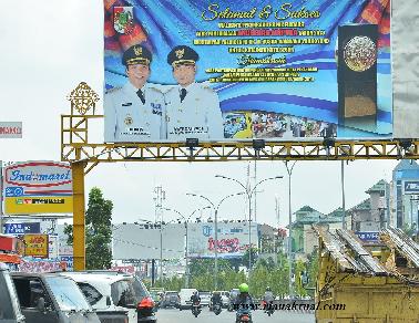 Dewan Pertanyakan Foto Walikota Tampil di Reklame Ilegal